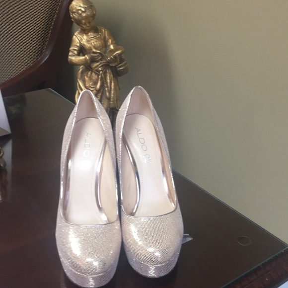 Aldo Shoes - Aldo pump glitter leather interior.
